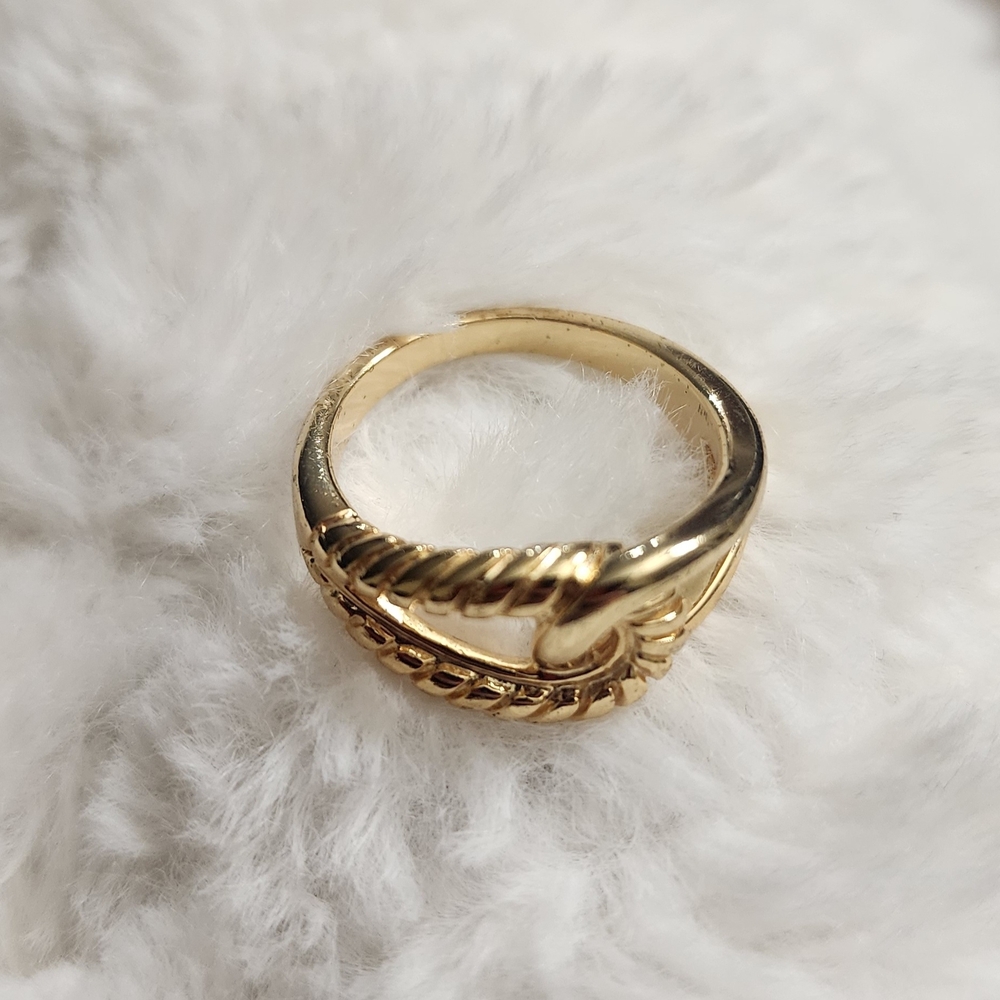 Gold tone twisted band ring